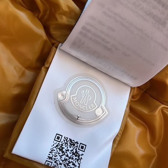 Moncler Ghana Short Shinny Nylon Puffer Vest, NEW - Picture 11 of 14